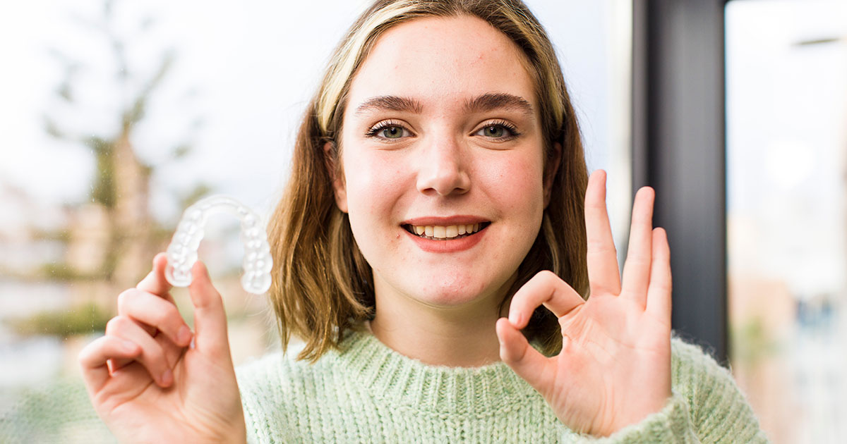 Invisalign vs brackets Invisalign vs brackets