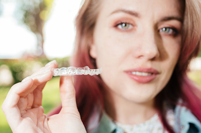 Invisalign vs brackets Invisalign vs brackets